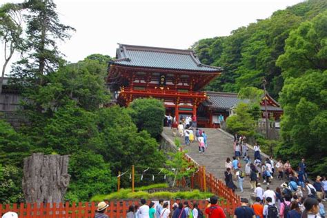 鶴岡八幡宮 御朱印帳：神々の足跡を辿る旅